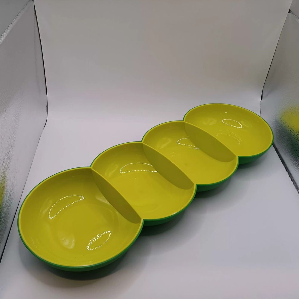 Green 4-Section Plastic Divided Serving Tray Scalloped Snack Dish 14 Inch